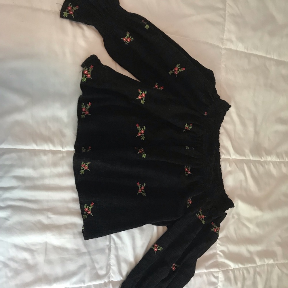 FLOWY OFF THE SHOULDER TOP